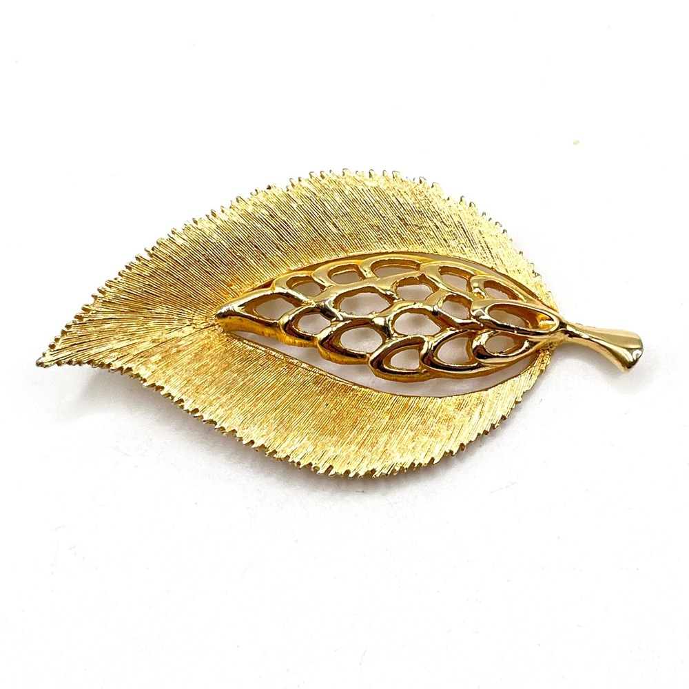 Vintage JJ Jonette Jewelry Gold Tone Textured Leaf Brooch w/ Open Metal Work